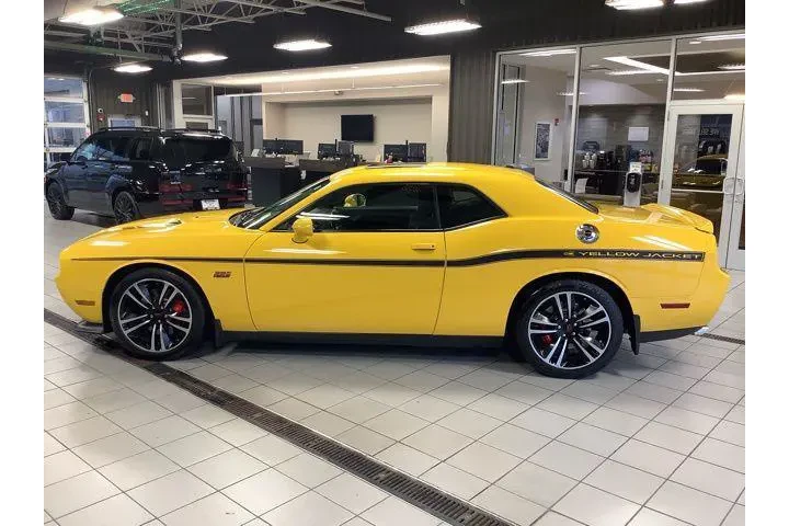 $27988 : Dodge Challenger 2012 SRT8 3 image 8