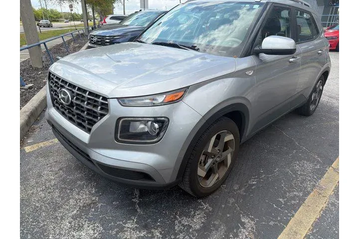 $15936 : Hyundai VENUE 2023 SEL 4dr C image 10