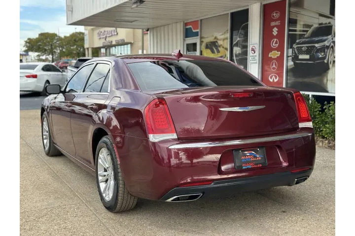 $17999 : 2018 300 Touring image 7