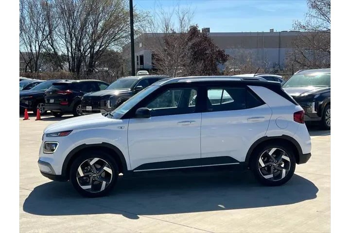 $15886 : Hyundai VENUE 2023 Limited 4 image 6