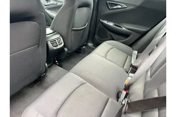 $13899 : Chevrolet Malibu 2023 LT 4dr image 5