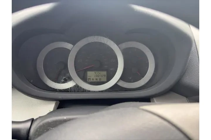 $10500 : Toyota RAV4 2011 4x4 Base 4d image 3