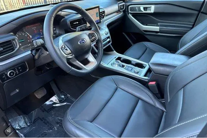 $33929 : Ford Explorer 2023 AWD XLT 4 image 10