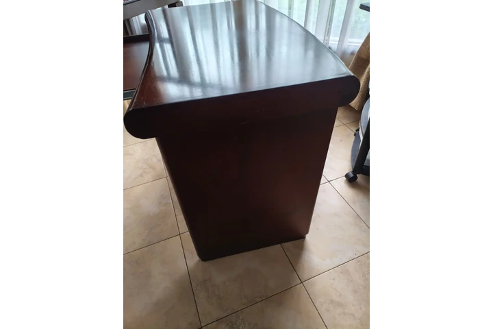 $200000 : escritorio usado en cedro image 1