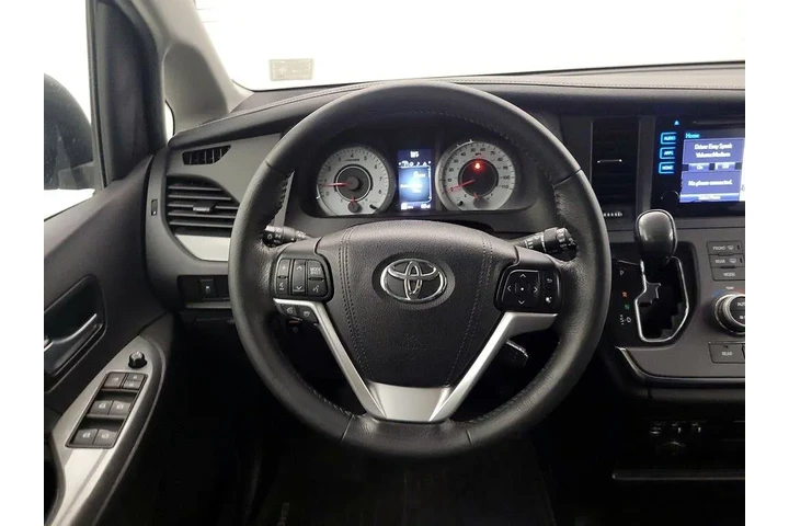 $23998 : Toyota Sienna 2017 SE 8-Pass image 10