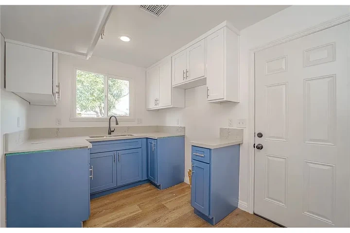 $1150 : Casa unifamiliar de 3 Recamara image 2