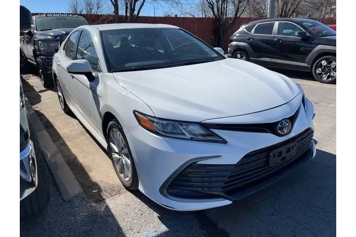 $22101 : Toyota Camry 2024 LE 4dr Sed image 4