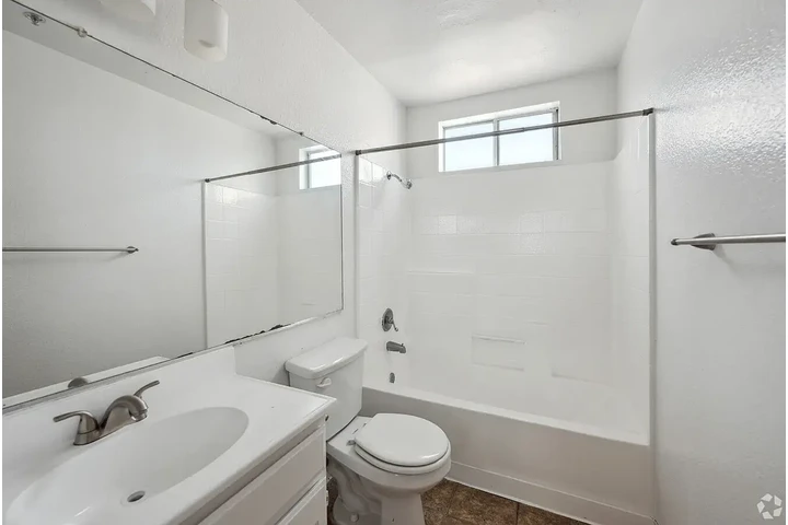 $2200 : Beautiful 2 beds 2 bath image 7