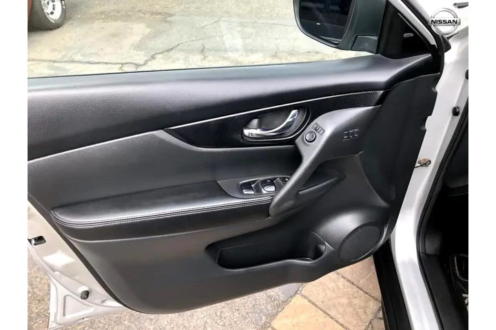 $17990 : 2019 Rogue SL AWD image 9