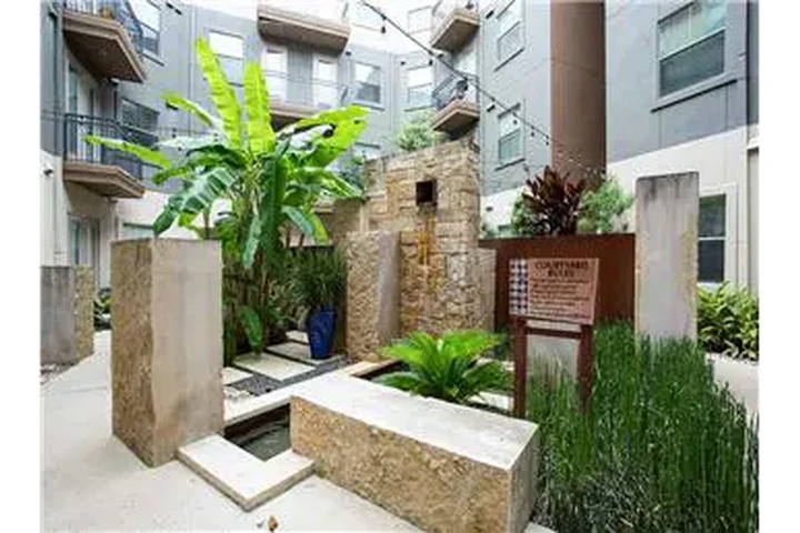 $2553 : Rental property with 1 bedro image 8