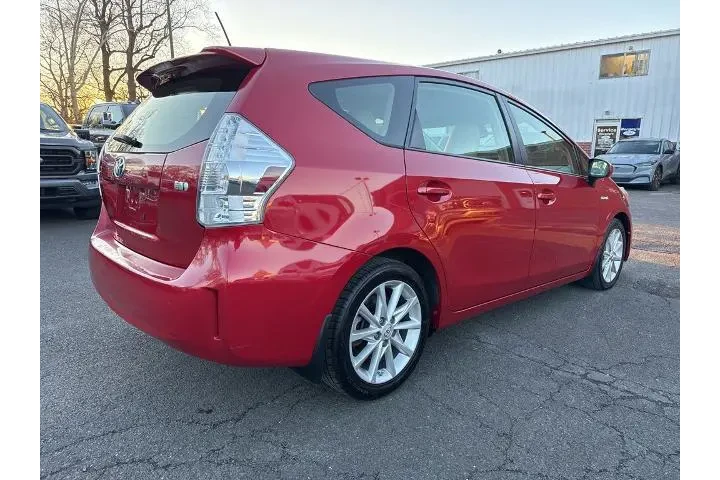 $10985 : Toyota Prius v 2012 Two 4dr image 4