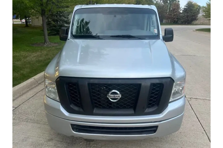 $19997 : 2019 NV 3500 HD S image 3