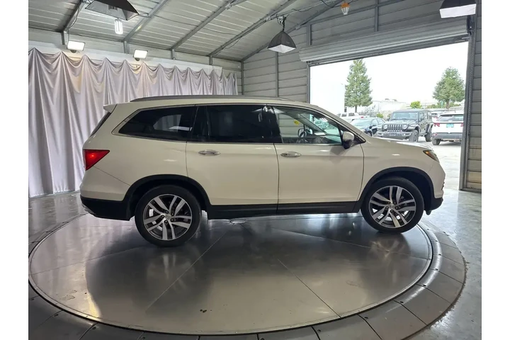 $18999 : Honda Pilot 2016 Touring 4dr image 1