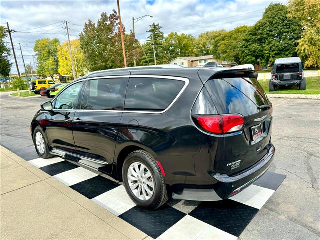 $22491 : 2018 Pacifica Touring L FWD image 3