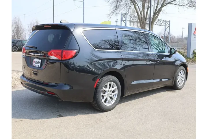 $20277 : Chrysler Voyager 2023 LX 4dr image 10