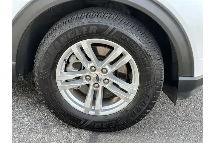 $22555 : Ford Explorer 2021 AWD XLT 4 image 7