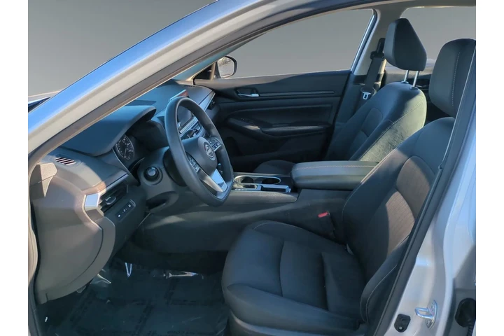 $22900 : Nissan Altima 2024 2.5 SV 4d image 9