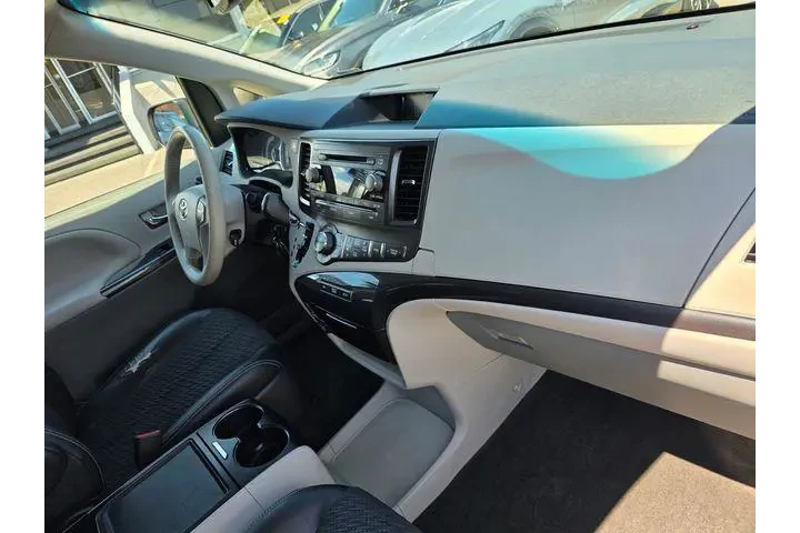 $15791 : Toyota Sienna 2014 SE 8-Pass image 10