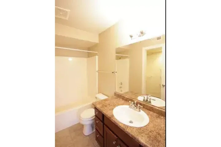 $1650 : Apartment for rent image 7