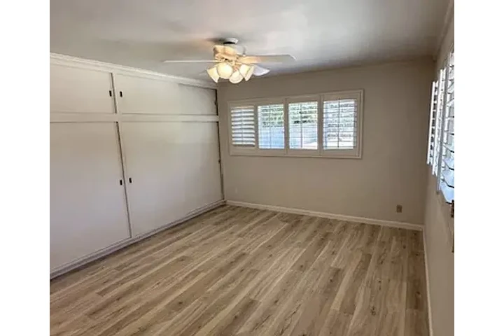 $1000 : move-in ready with gym and ful image 3