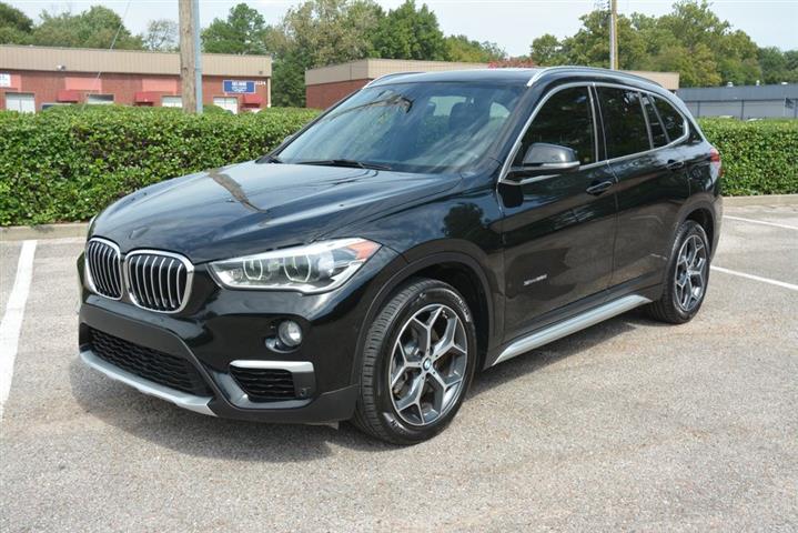 2017 BMW X1 sDrive28i image 1