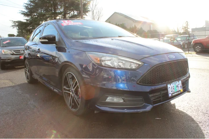 $13495 : 2016 Focus 5dr HB ST image 8