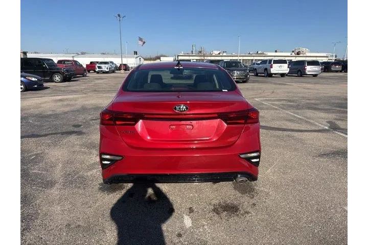 $13982 : Kia Forte 2021 LXS 4dr Sedan image 6