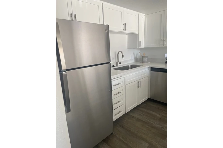 $1150 : The Glenn Apartments image 6