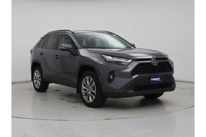 $31998 : Toyota RAV4 2022 AWD XLE Pre image 1