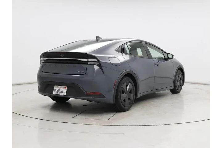 $32998 : Toyota Prius Plug-in Hybrid image 8