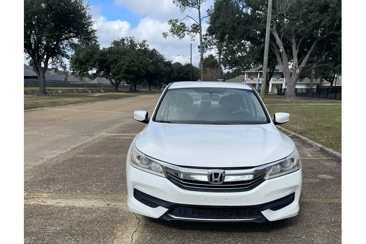 $7000 : 2016 Accord LX image 3