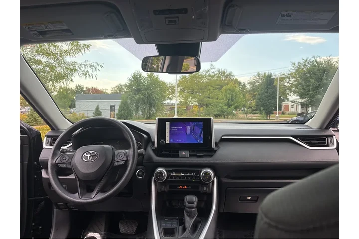$31997 : Gold Certified2025 RAV4 XLE image 4
