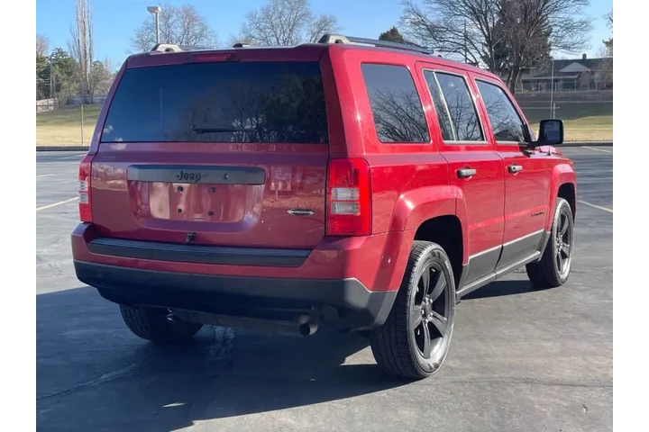 $5900 : 2015 Patriot Altitude Edition image 5