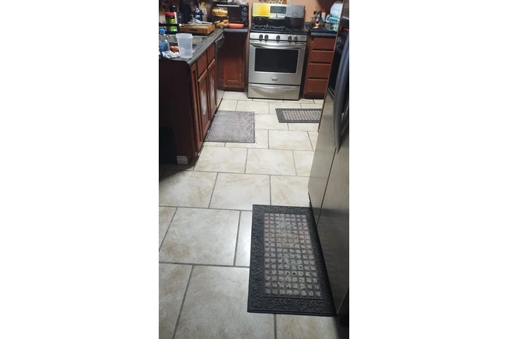 $985 : Rento casa buena area 2/1 image 4