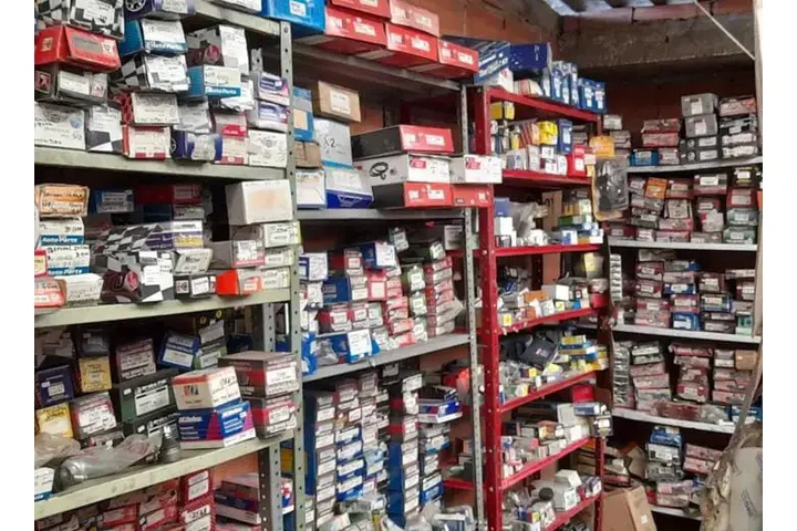 $30000000 : VENTA DE ALMACEN DE REPUESTOS image 4