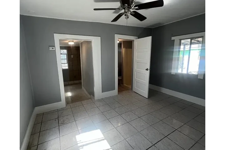 $1190 : LOCATION...LOCATION...LOCATION image 1