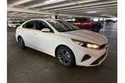 $18998 : Kia Forte 2023 LXS 4dr Sedan thumbnail