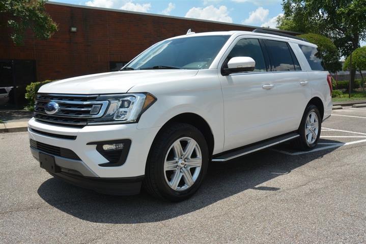 2018 Expedition XLT image 1