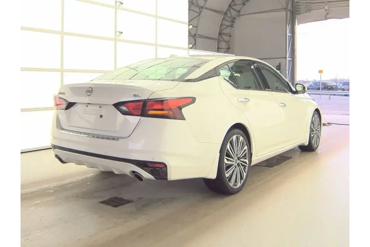 $25999 : Nissan Altima 2023 2.5 SL 4d image 5