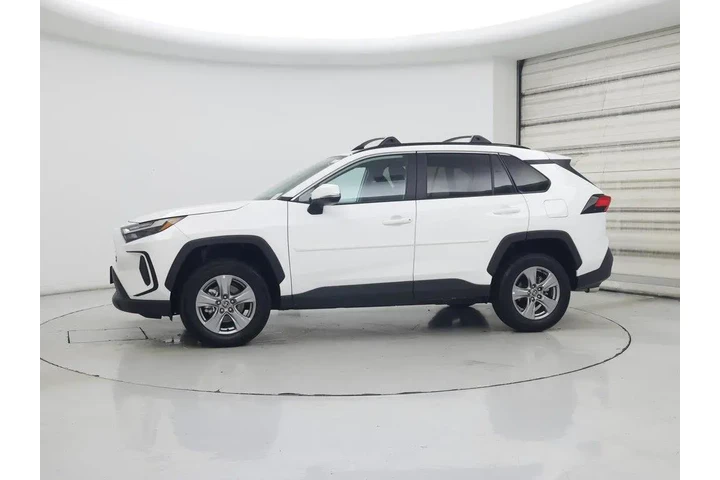 $33998 : Toyota RAV4 2023 AWD XLE 4dr image 3