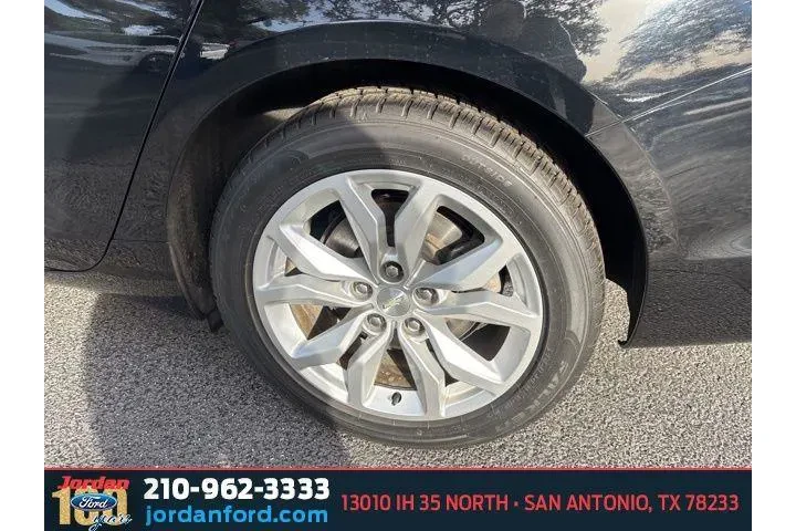 $17685 : Chevrolet Impala 2019 LT 4dr image 5