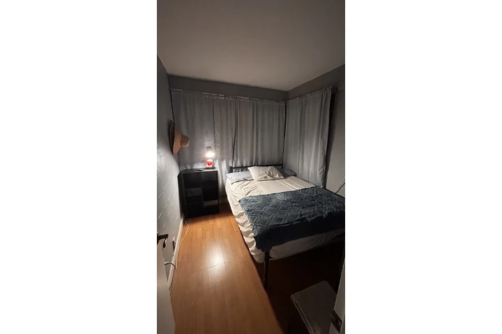 $960 : Alquilo habitación para dama image 1