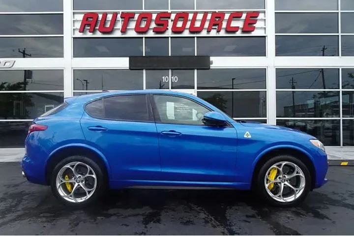 2020 Alfa Romeo Stelvio image 1