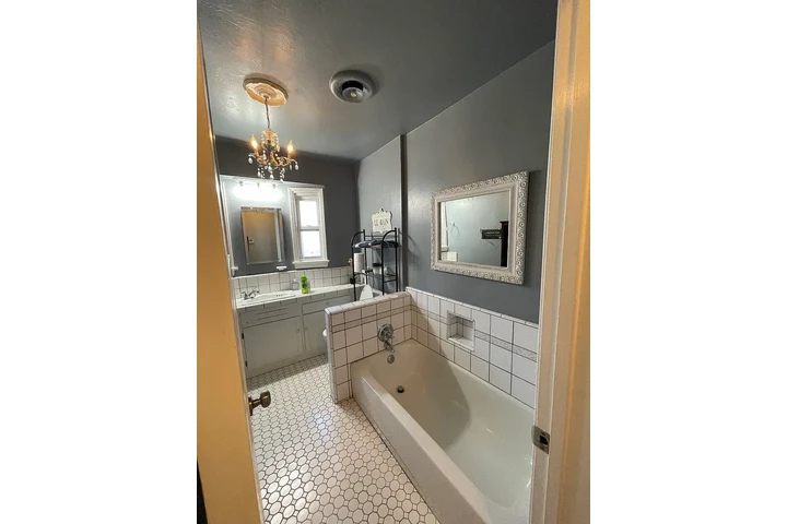 $1200 : Van Nuys Renta image 9