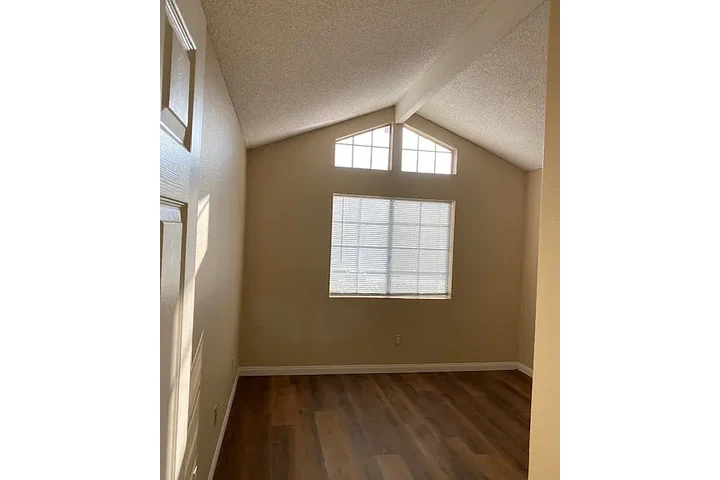 $1500 : beautifully maintained single- image 9