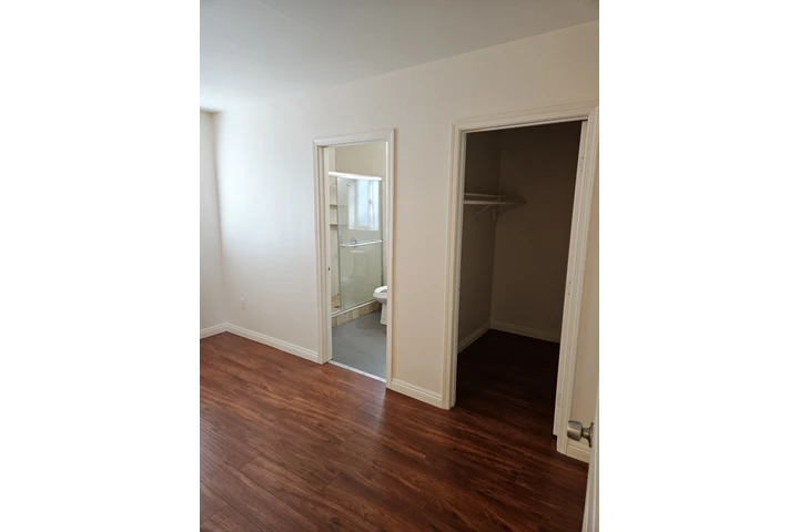 $2750 : Glendora amplia/2 parking image 9