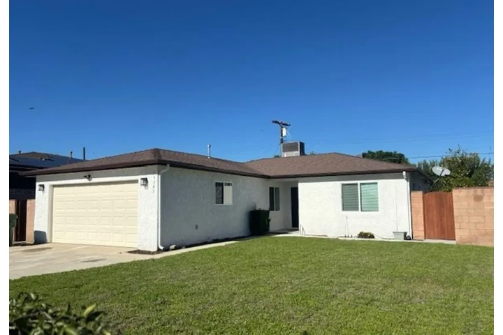 $2400 : 3 Bedroom home Available in LA image 1