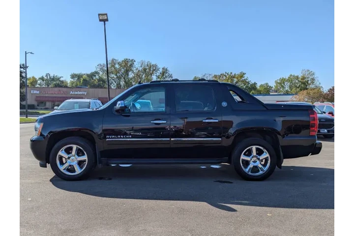 $18975 : 2013 Avalanche LTZ Black Diam image 10