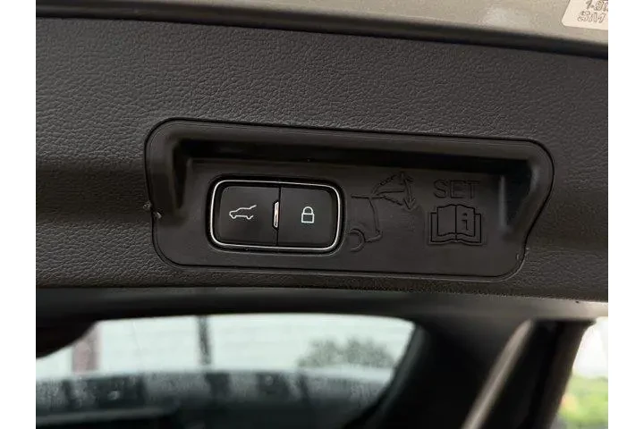 $23698 : Ford Explorer 2023 XLT 4dr S image 8