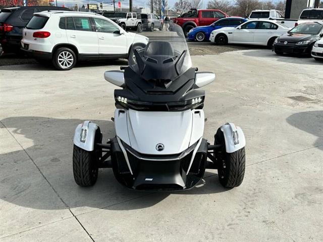 $22000 : 2022 Can-Am Spyder Limited image 3